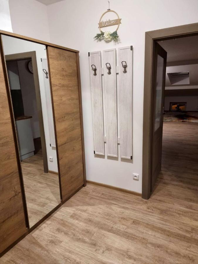 Podkrovni Studio Na Velkem Namesti S Wi-Fi Zdarma Hradec Kralove Exterior foto