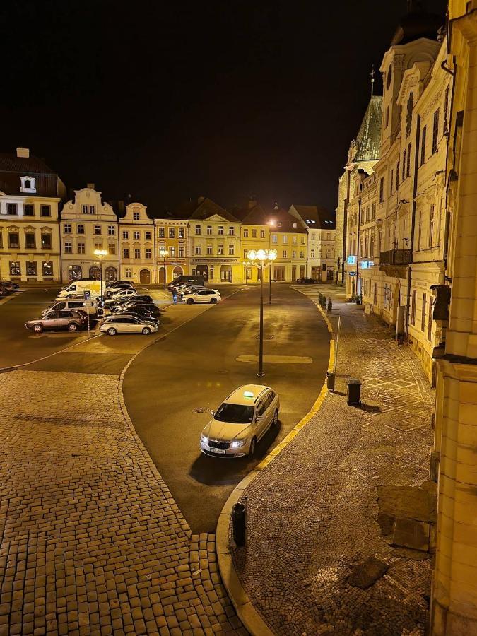 Podkrovni Studio Na Velkem Namesti S Wi-Fi Zdarma Hradec Kralove Exterior foto