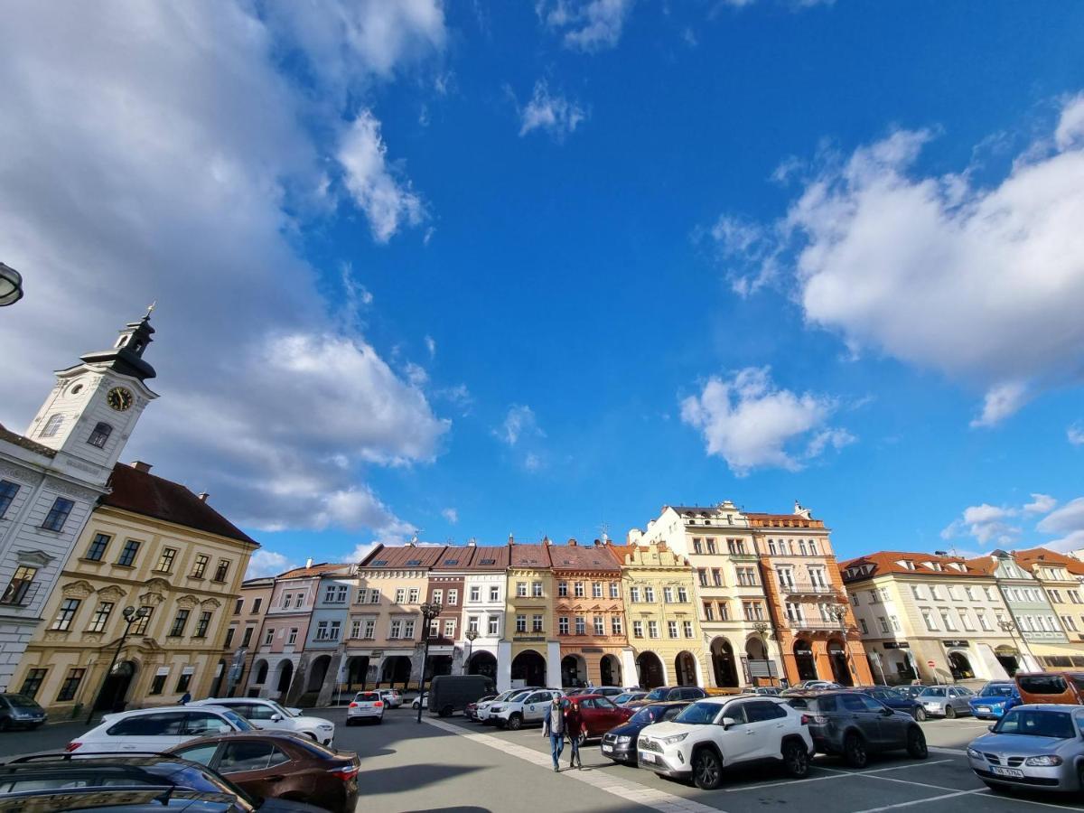 Podkrovni Studio Na Velkem Namesti S Wi-Fi Zdarma Hradec Kralove Exterior foto